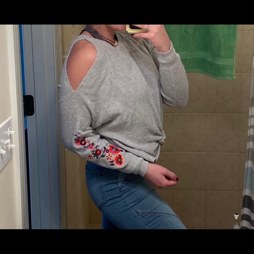 Express Sweater - Picture 3 of 5